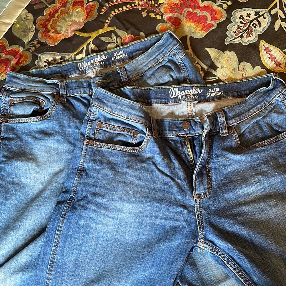 Bundle 2 pair Men’s Wrangle Retro Slim Straight jeans. 34x32